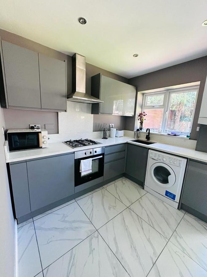 Burmese - 5 Bedroom House Earley Εξωτερικό φωτογραφία