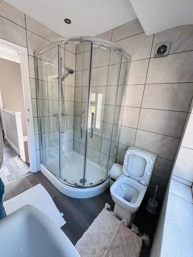 Burmese - 5 Bedroom House Earley Εξωτερικό φωτογραφία