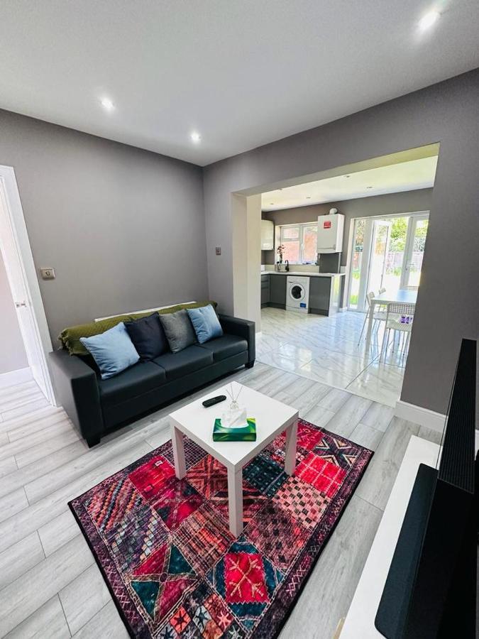 Burmese - 5 Bedroom House Earley Εξωτερικό φωτογραφία