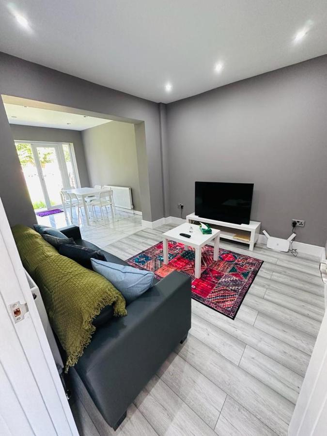 Burmese - 5 Bedroom House Earley Εξωτερικό φωτογραφία